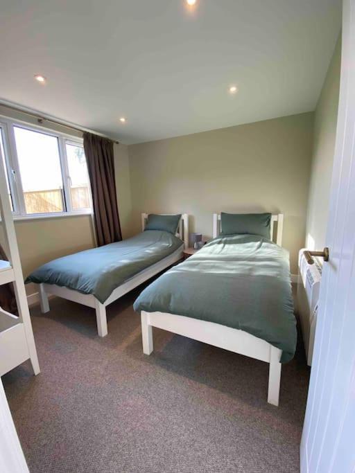 Larks Leaze Lodge, Steeple Ashton, Wiltshire Троубридж Экстерьер фото