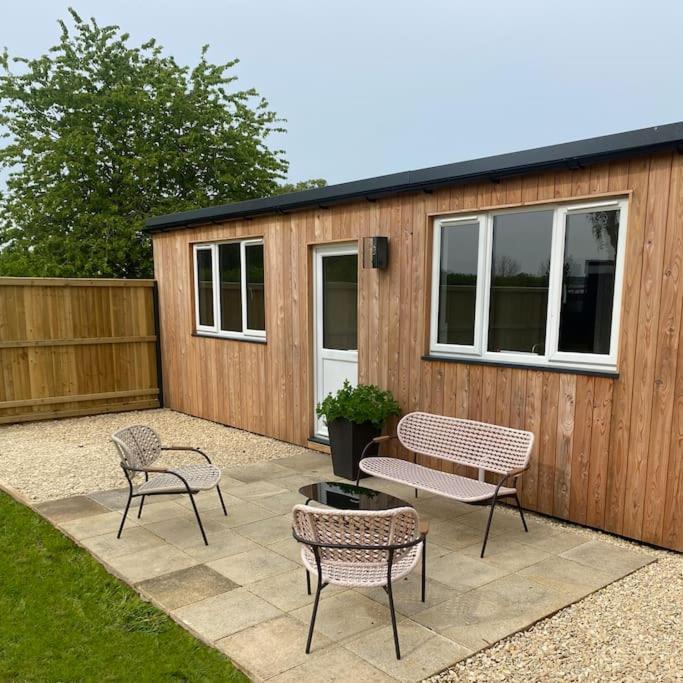 Larks Leaze Lodge, Steeple Ashton, Wiltshire Троубридж Экстерьер фото