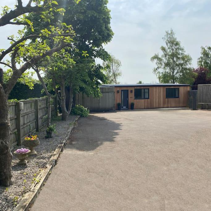Larks Leaze Lodge, Steeple Ashton, Wiltshire Троубридж Экстерьер фото